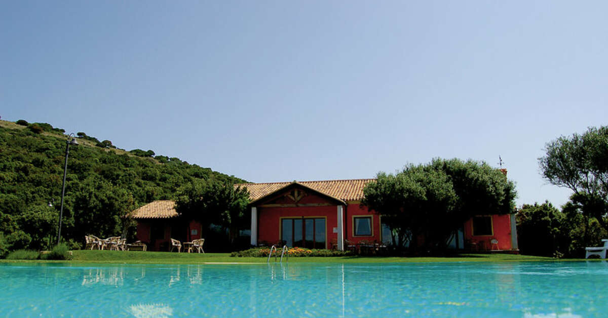 Een foto van het zwembad bij Aldiola Country Resort