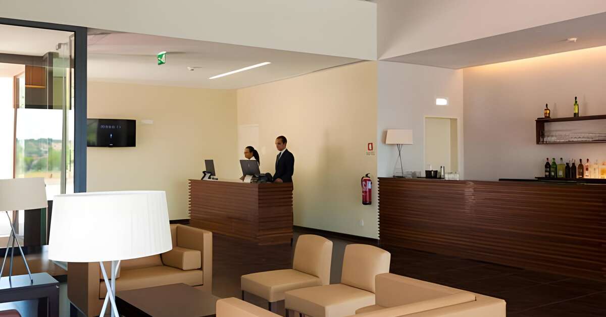 Een foto van het interieur van NAU Morgado Golf & Country Club
