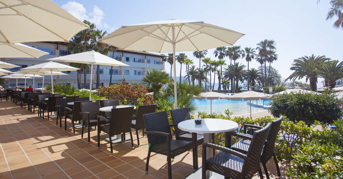 Een foto van het terras bij Grupotel Mallorca Mar