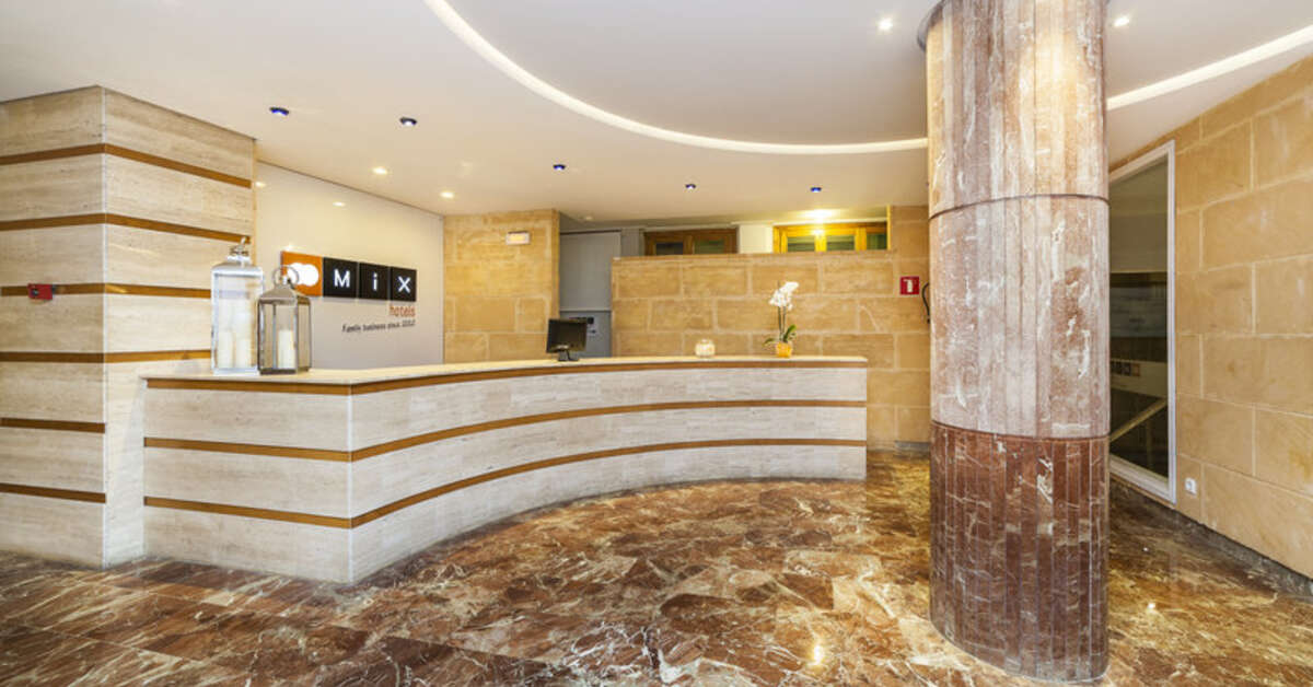 Een foto van het interieur van Mix Colombo