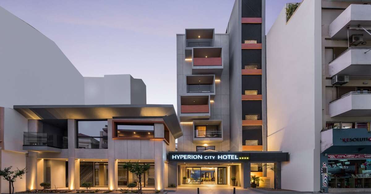 Een foto van de buitenkant van Hyperion City Hotel