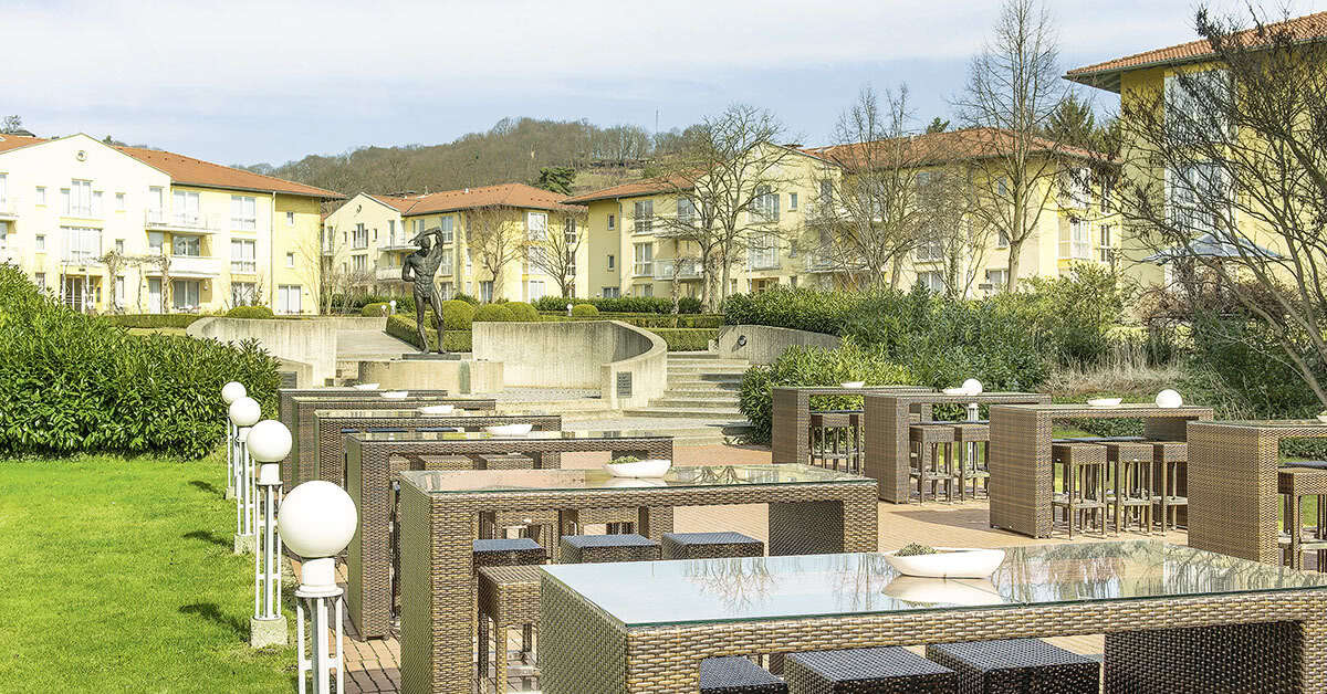 Een foto van het terras bij Radisson Blu Park Hotel & Conference Centre