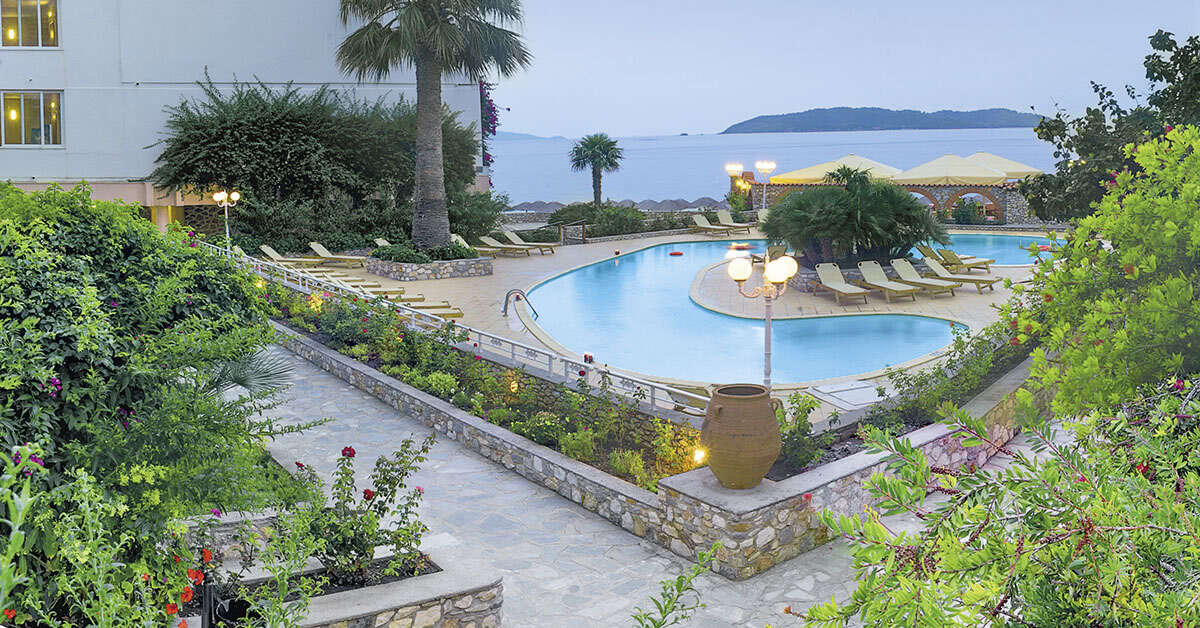 Een foto van het zwembad bij Esperides Beach Resort