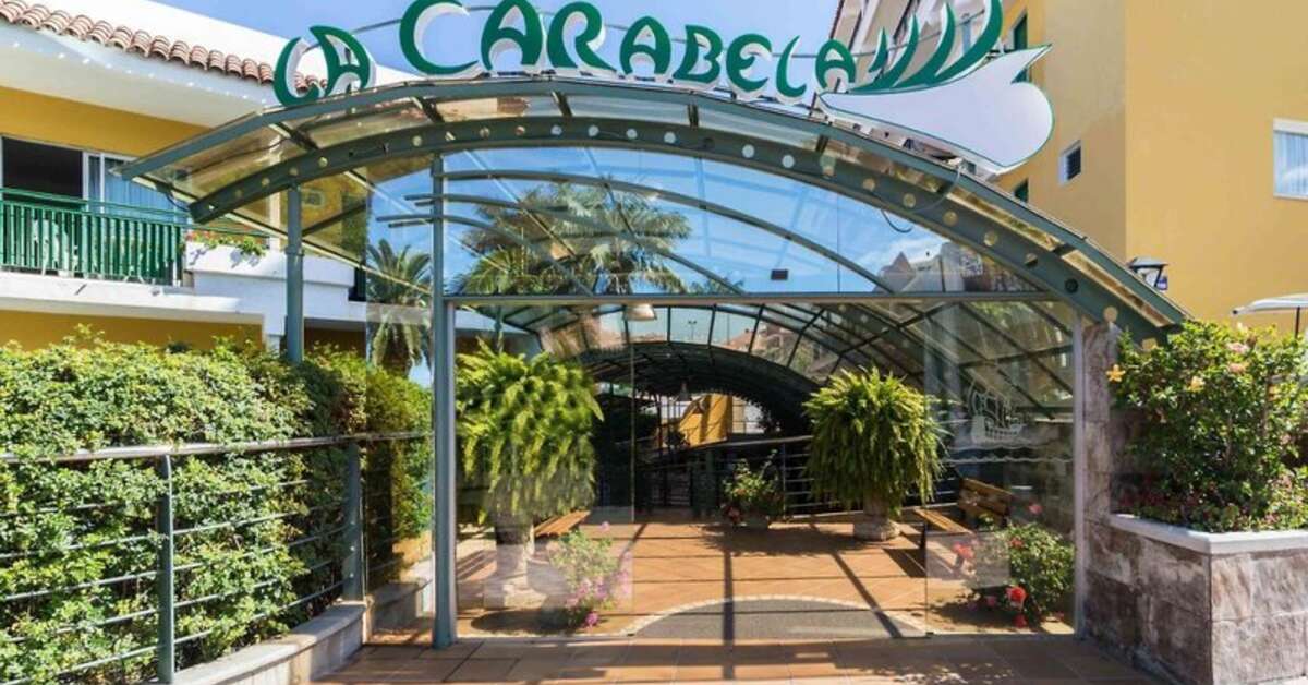Een foto van de buitenkant van Appartementen La Carabela