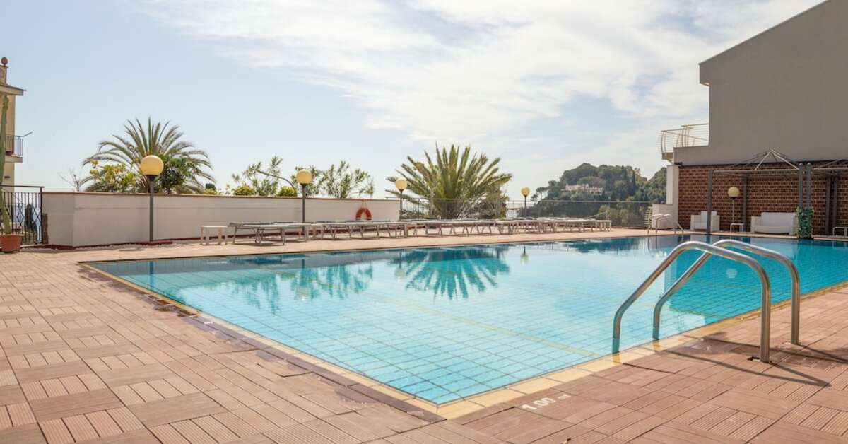 Een foto van het zwembad bij Hotel Villa Esperia
