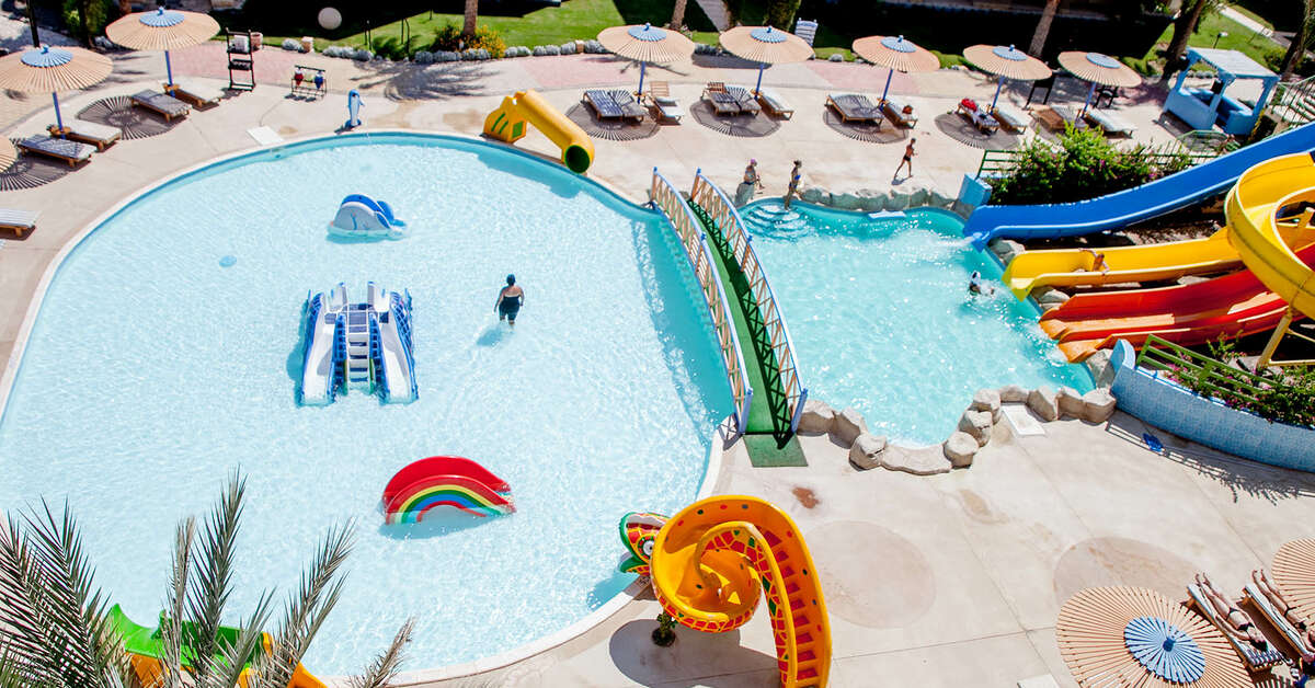 Een foto van het zwembad bij El Karma Aqua Beach Resort