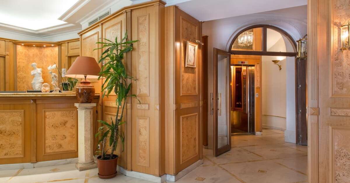 Een foto van het interieur van Princesse Caroline Hotel