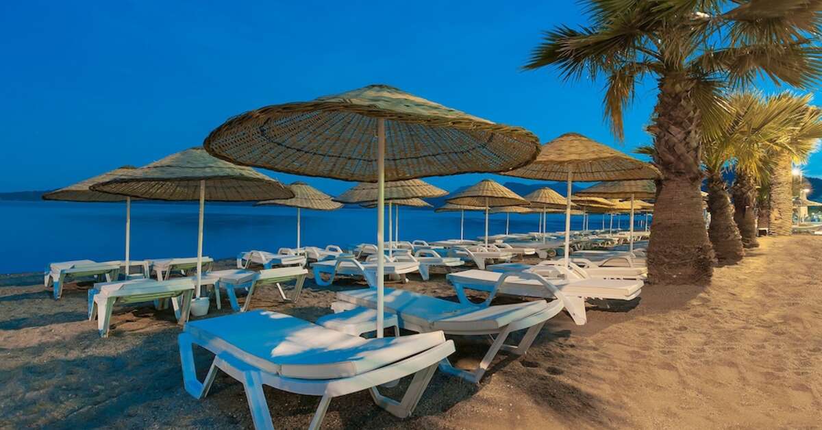 Ein Foto vom Strand beim The Beachfront Hotel
