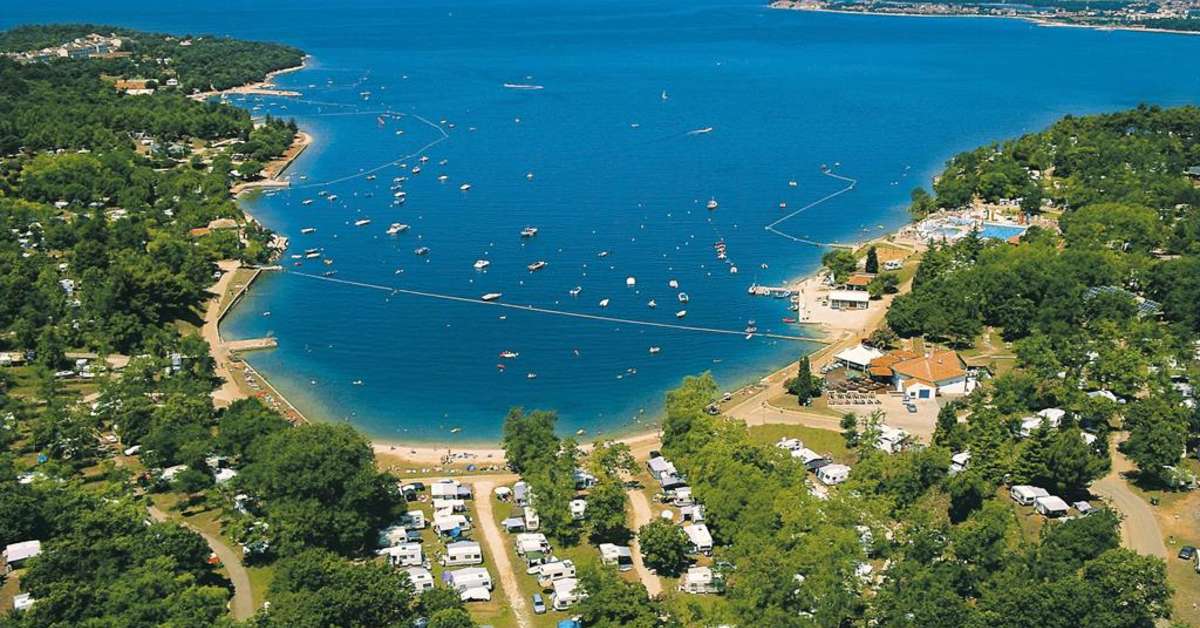 Een foto van de buitenkant van Lanterna Premium Camping Resort by Happy Camp