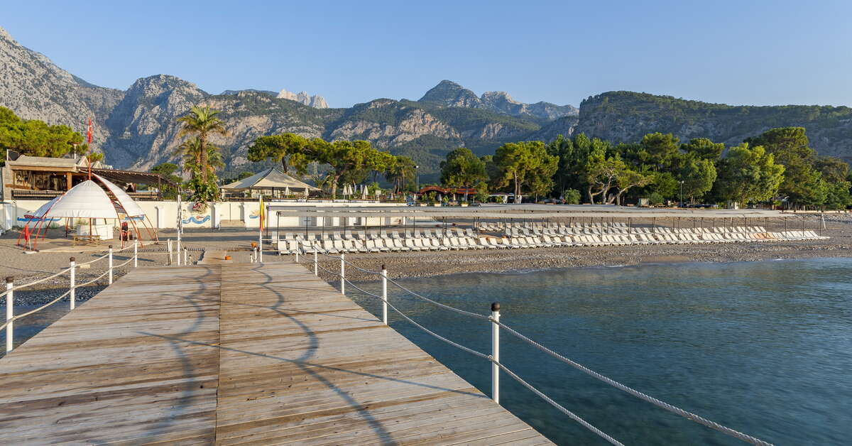 Ein Foto vom Strand beim Club Hotel Belpinar