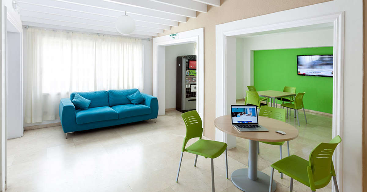 Een foto van het interieur van Aparthotel Dragos del Norte