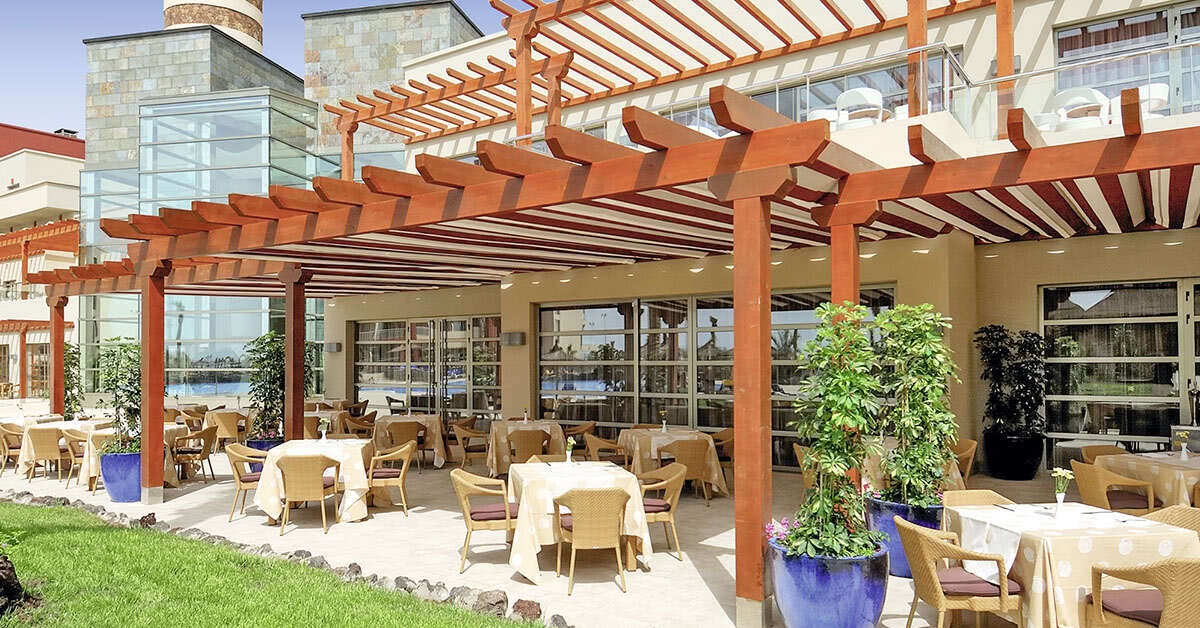 Ein Foto von der Terrasse im Elba Carlota Beach & Golf Resort