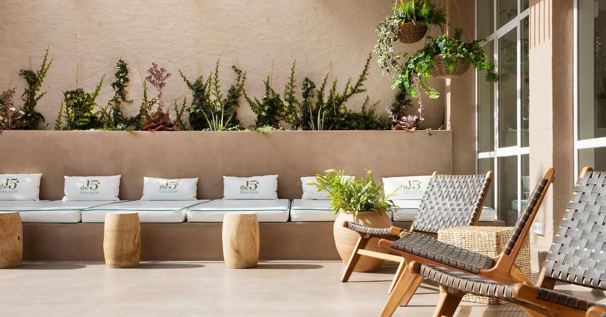 Een foto van het terras bij The 15th Boutique Hotel