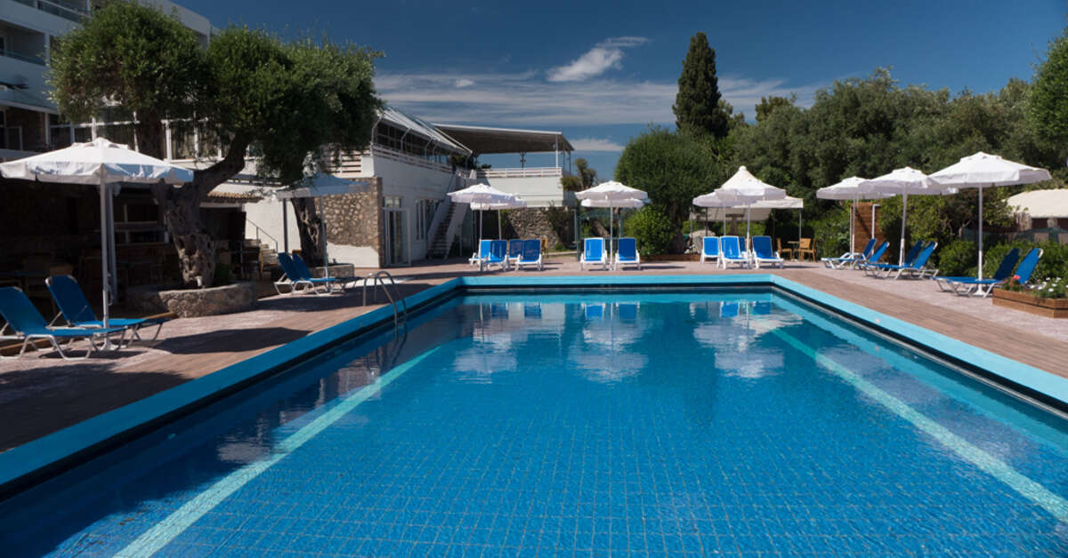 Ein Foto vom Pool im Golden Alexandros Hotel	
