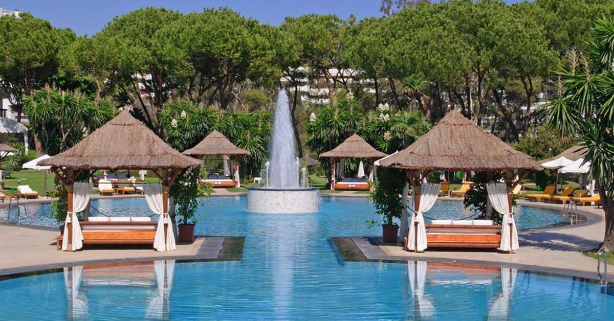 Een foto van het zwembad bij Hotel Don Pepe Gran Meliá