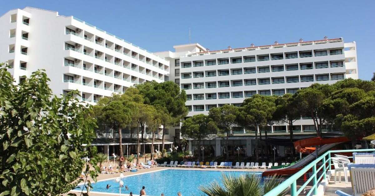 Een foto van het zwembad bij Hotel Grand Efe
