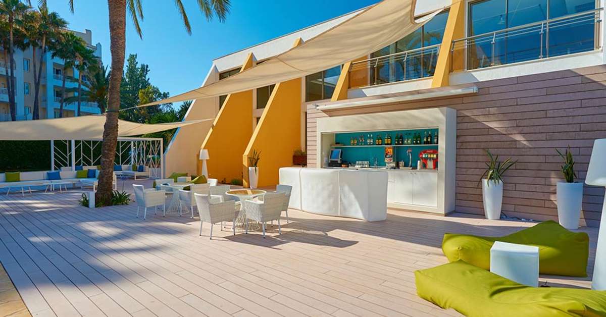 Ein Foto von der Terrasse im Protur Sa Coma Playa Hotel & Spa