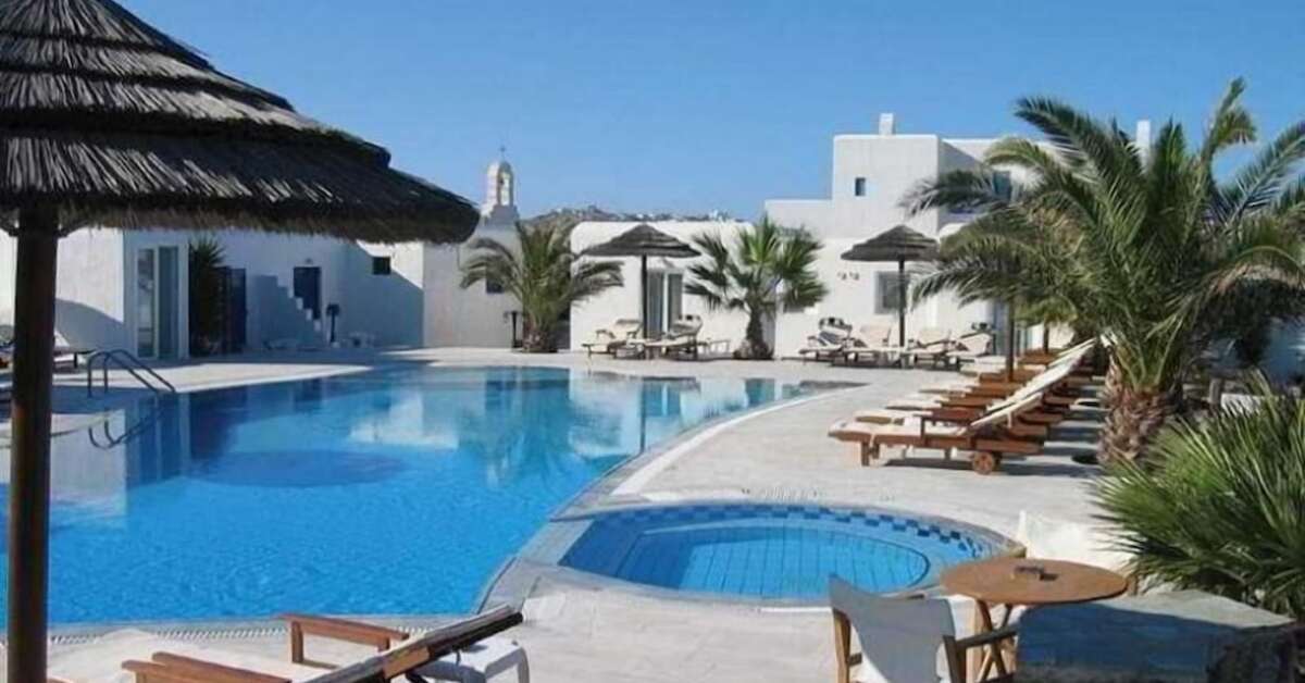 Een foto van het zwembad bij Giannoulaki Hotel