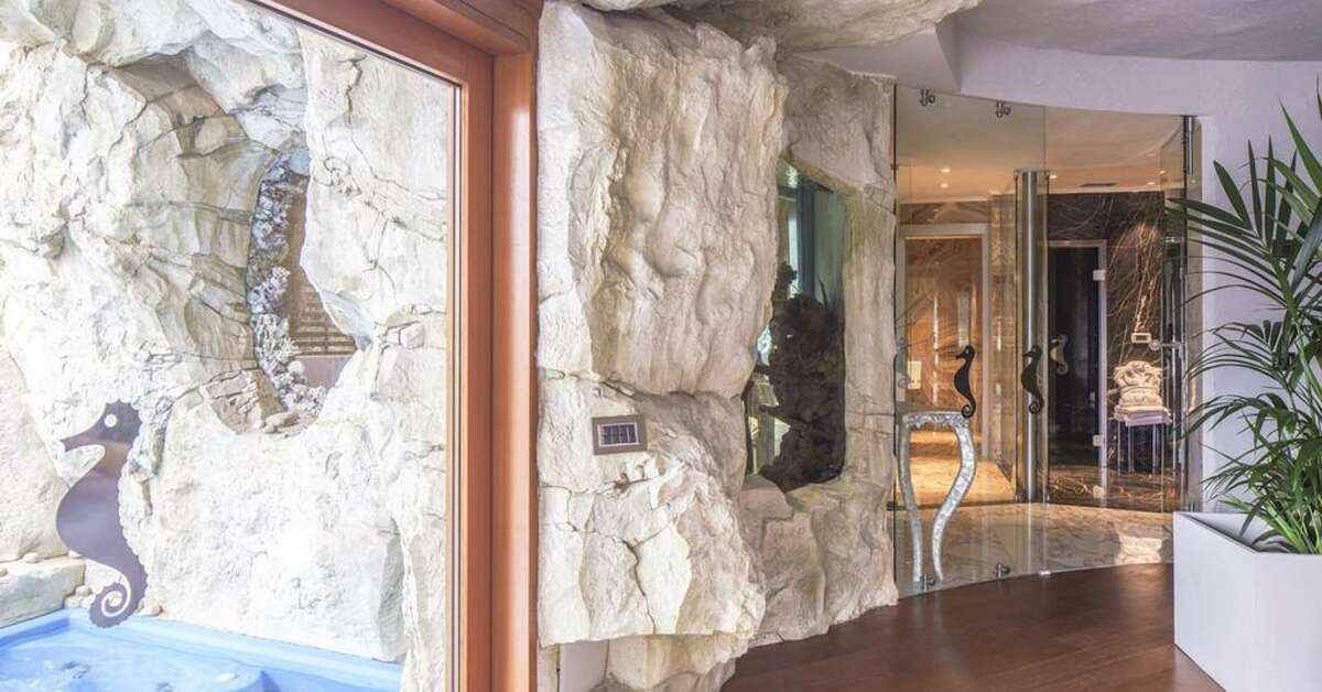 Een foto van het interieur van Atlantis Bay
