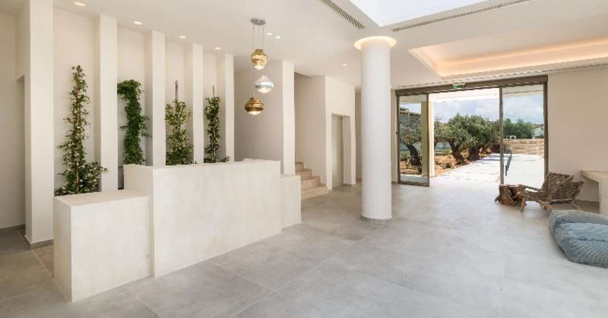 Een foto van de buitenkant van Tsamis Zante Suites