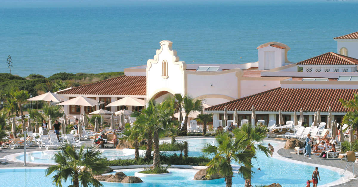 Een foto van het zwembad bij Riu Chiclana