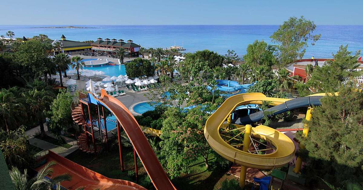 Ein Foto vom Pool im Botanik Hotel & Resort