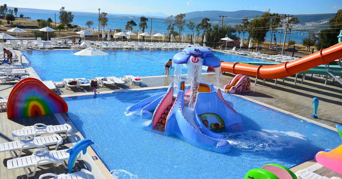 Een foto van het zwembad bij Ramada Resort by Wyndham Akbuk
