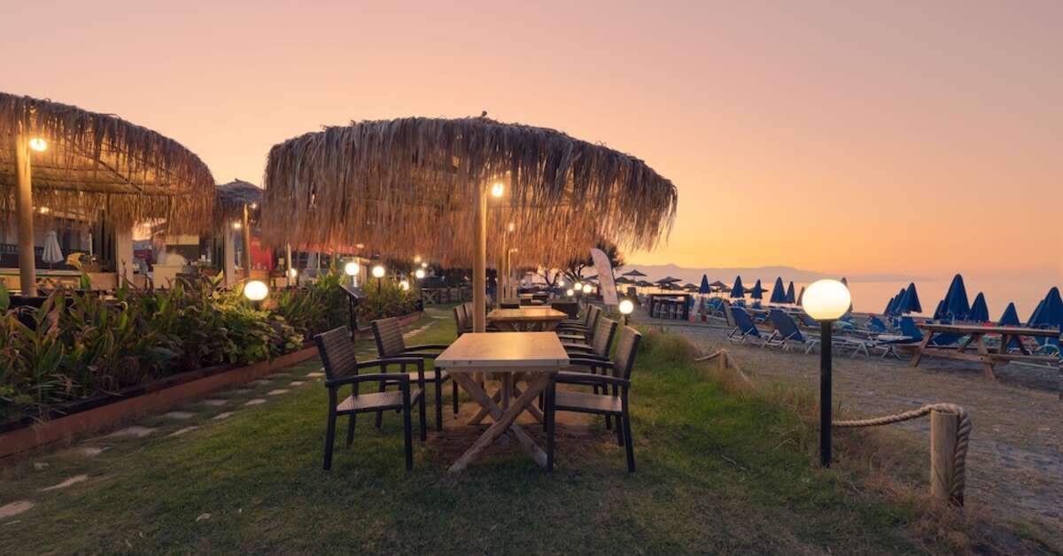 Een foto van het terras bij Erato Beach Hotel