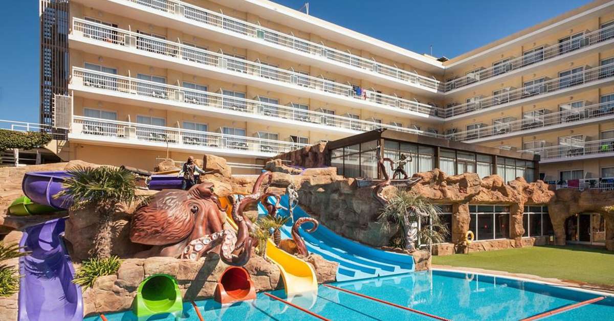 Een foto van het zwembad bij Hotel Evenia Olympic Palace