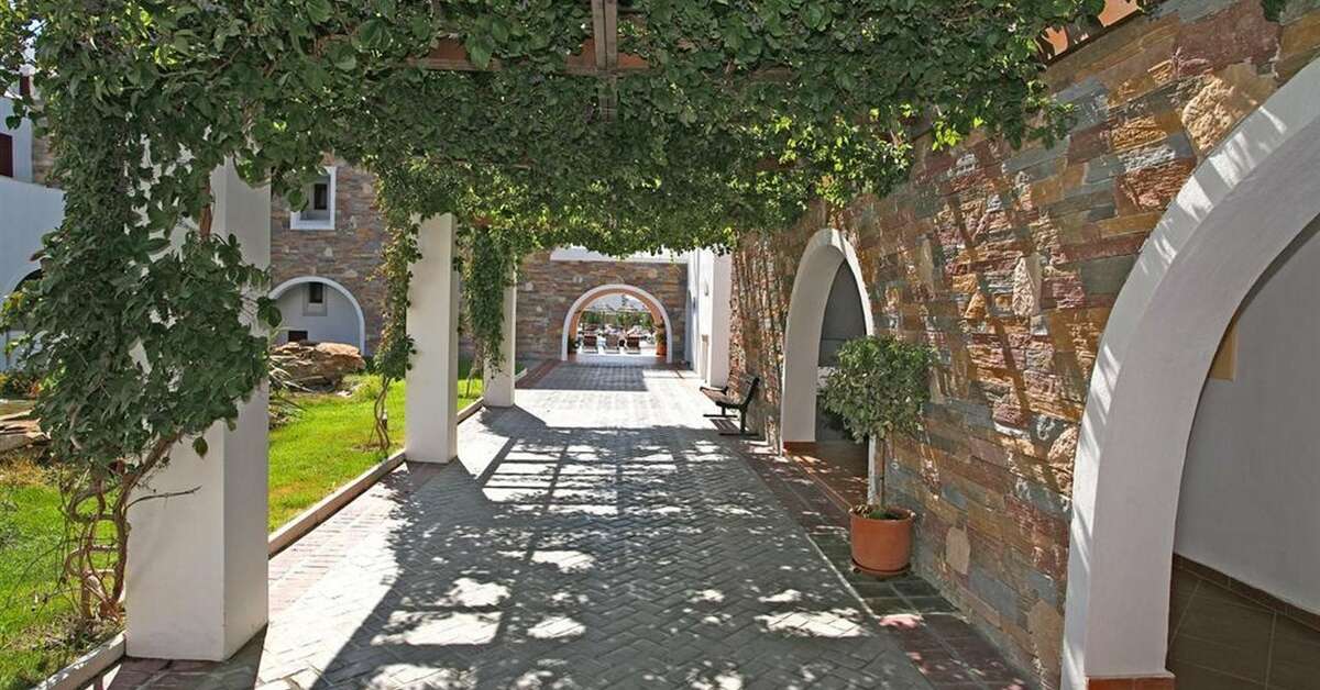 Een foto van de buitenkant van Naxos Resort Beach Hotel