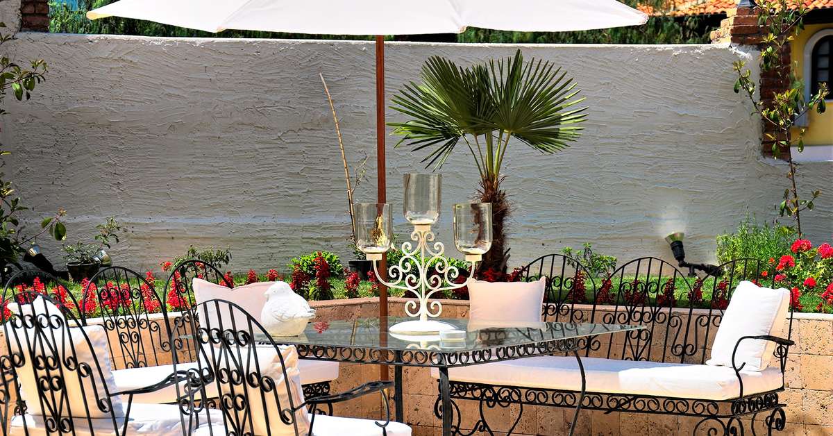 Een foto van het terras bij Hotel Carina