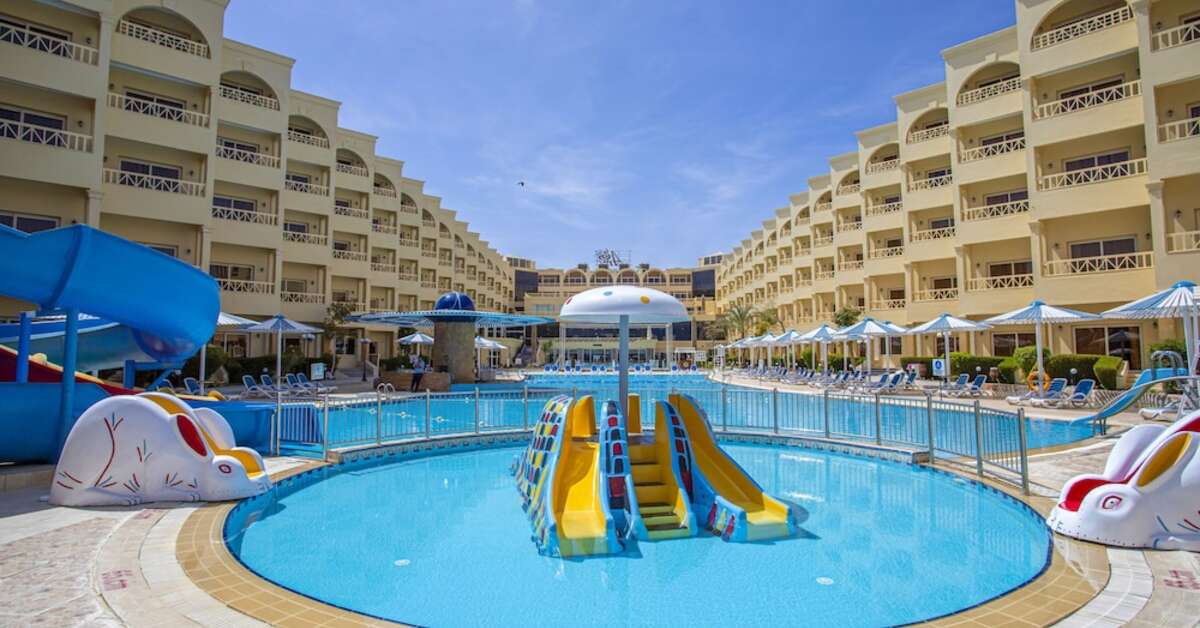 Ein Foto vom Pool im AMC Royal Hotel & Spa
