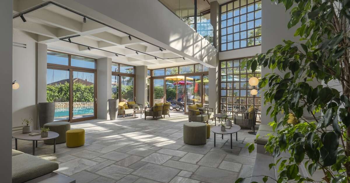 Een foto van het interieur van Hotel Alkyon