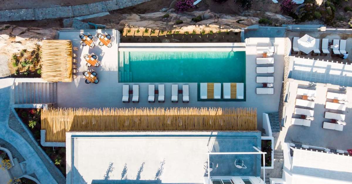 Een foto van het zwembad bij Super Paradise Suites