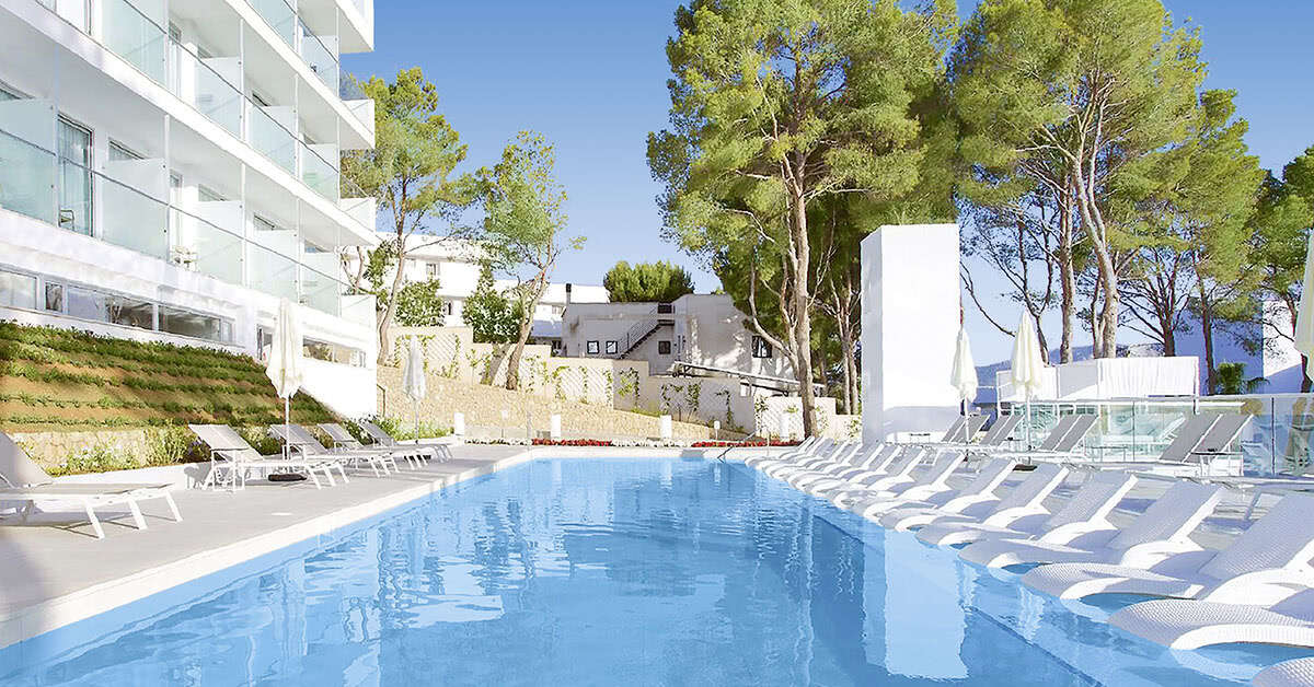 Ein Foto vom Pool im Reverence Life Hotel