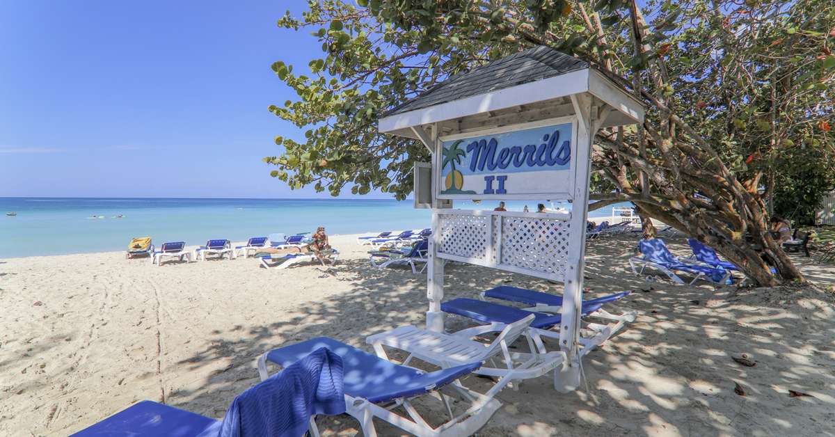 Een foto van het strand bij Merril's Beach Resort II