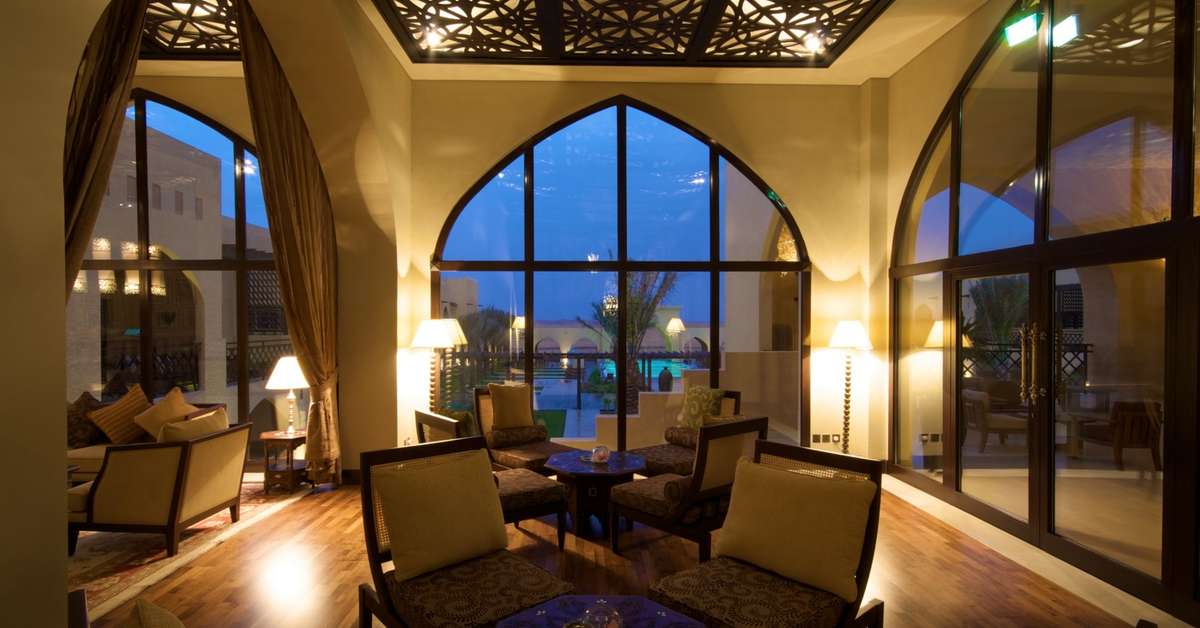 Een foto van het interieur van Aldhafra Resort