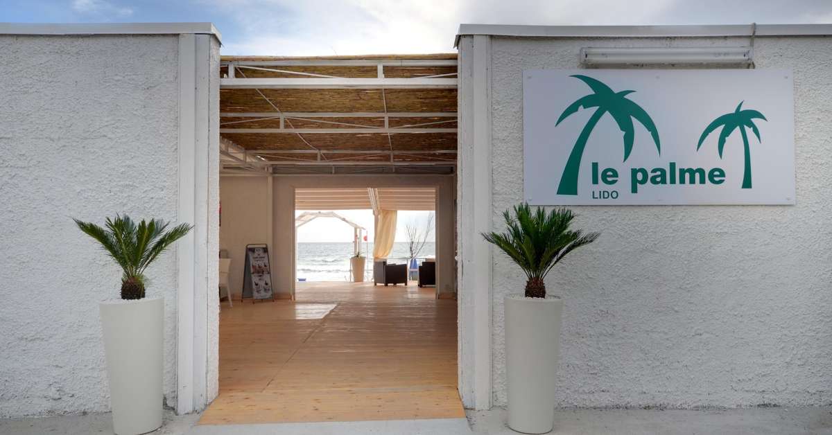 Een foto van de buitenkant van Hotel Le Palme Paestum