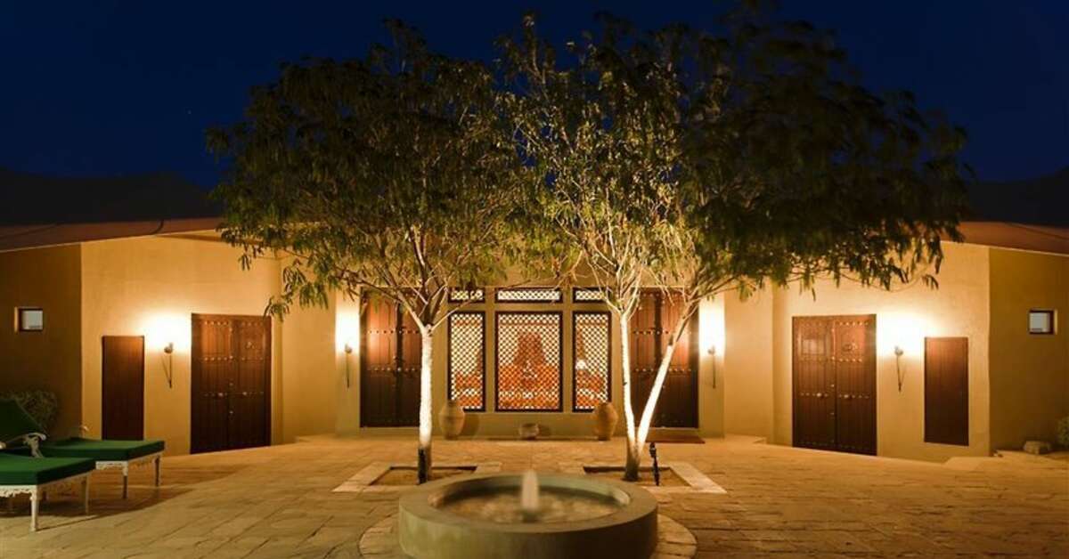 Een foto van de buitenkant van Al Maha Resort
