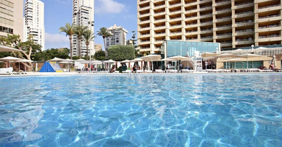 Een foto van het zwembad bij Sandos Benidorm Suites