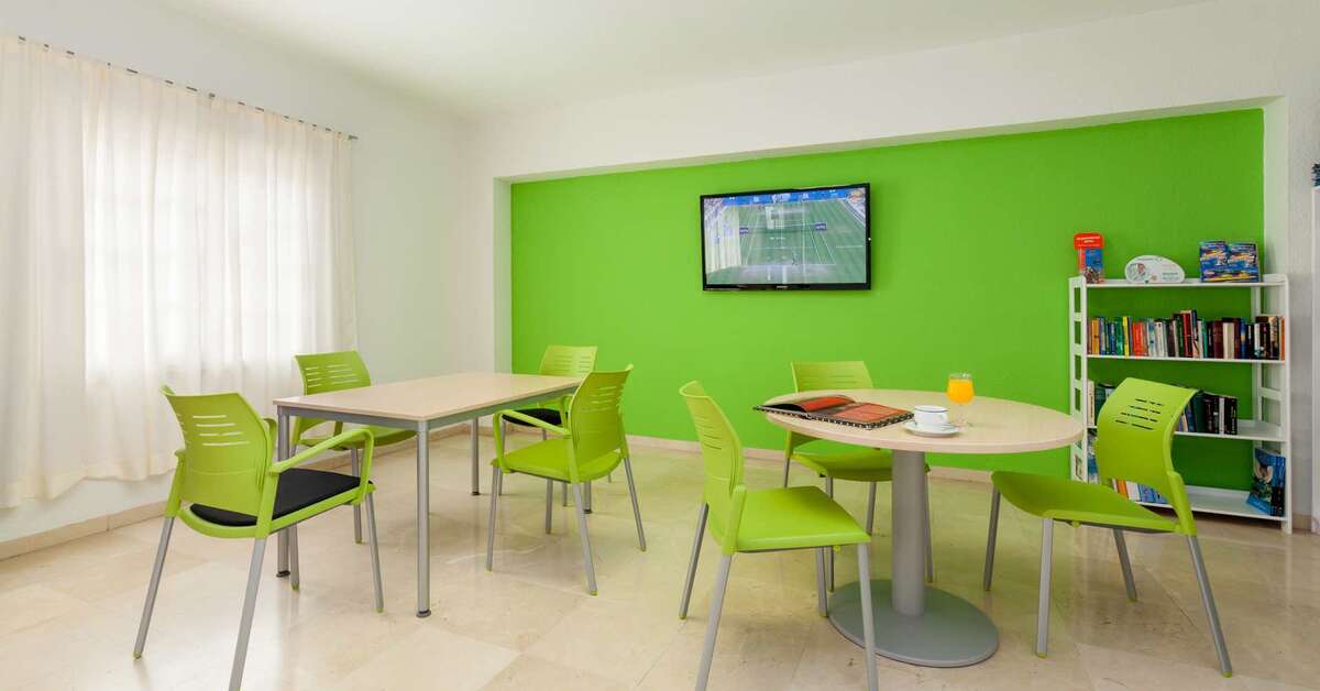 Een foto van het interieur van Aparthotel Dragos del Norte