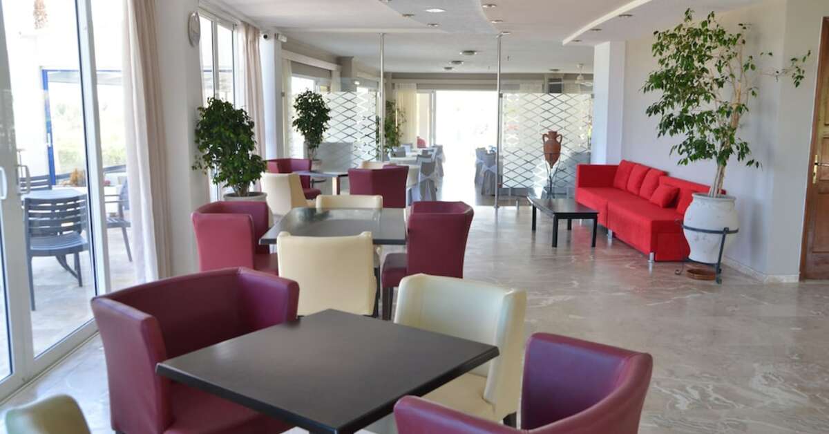 Een foto van het interieur van Costa Angela Seaside Resort