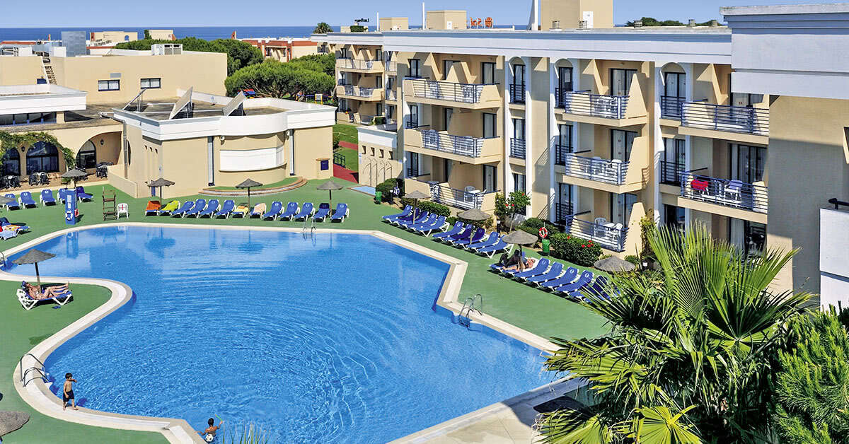 Een foto van het zwembad bij Sol Sancti Petri Appartementen