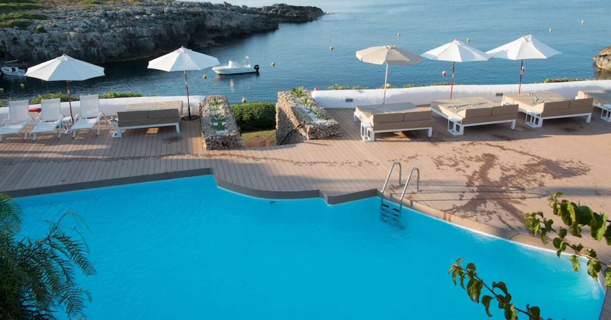 Een foto van het zwembad bij Pierre & Vacances Premium Menorca Binibeca