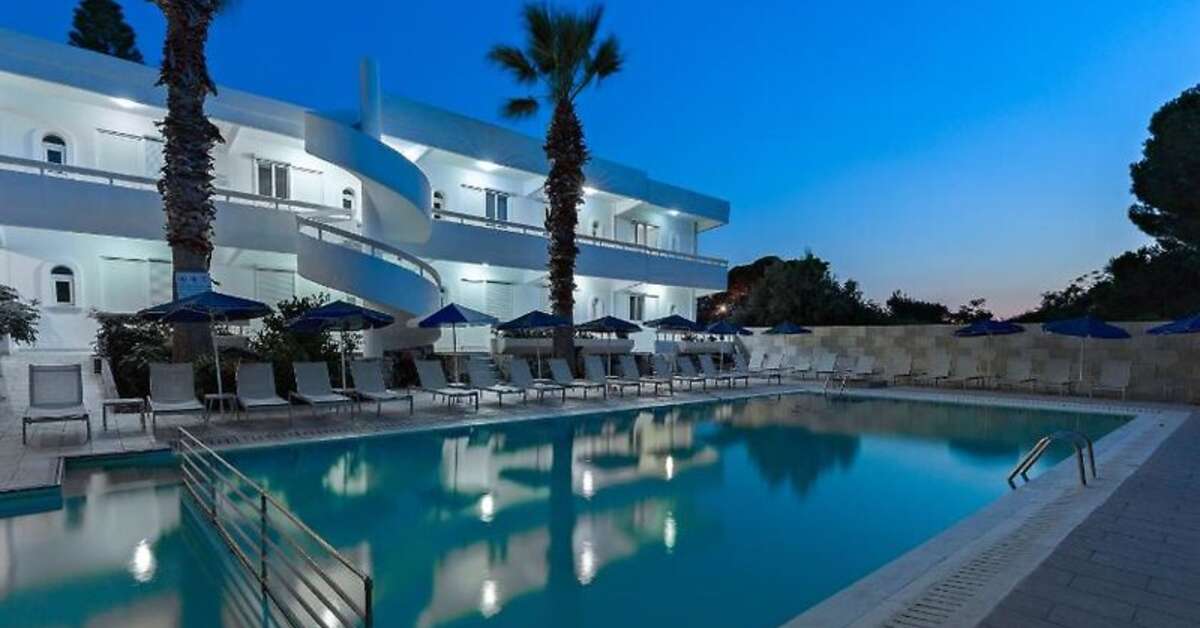 Ein Foto vom Pool im Paleos Family Apartments