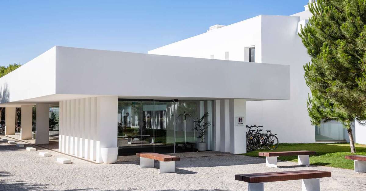 Een foto van de buitenkant van Memmo Baleeira Hotel