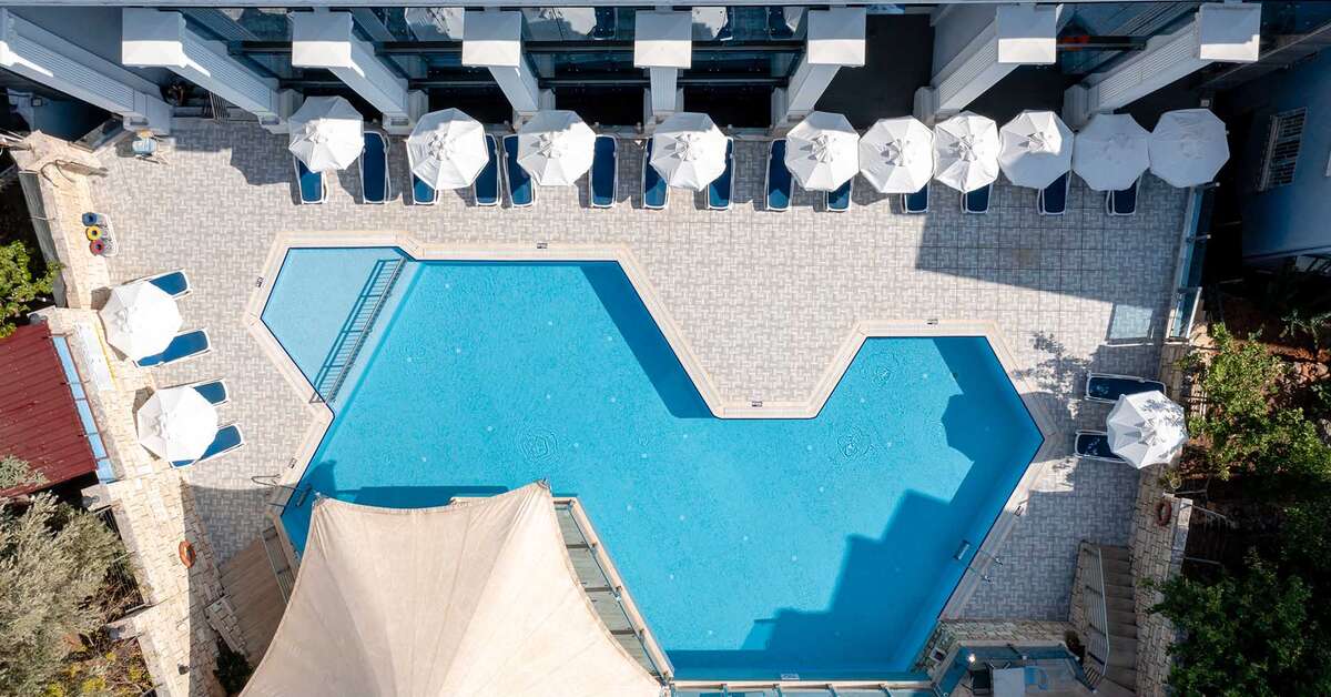 Een foto van het zwembad bij Kaptan Hotel