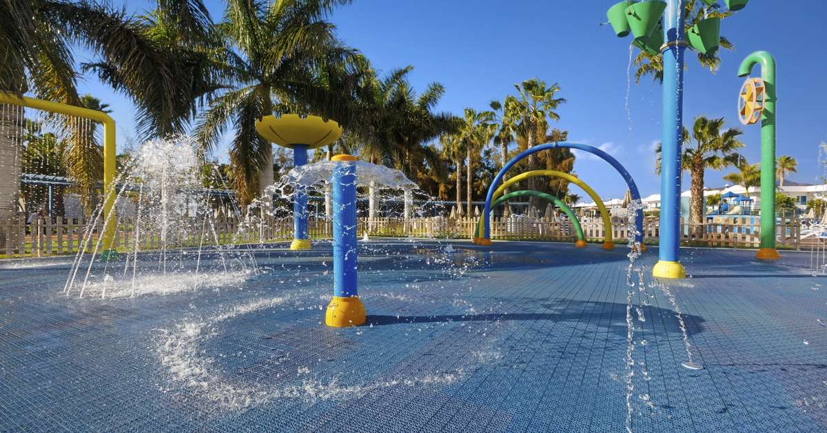Een foto van het zwembad bij THB Tropical Island