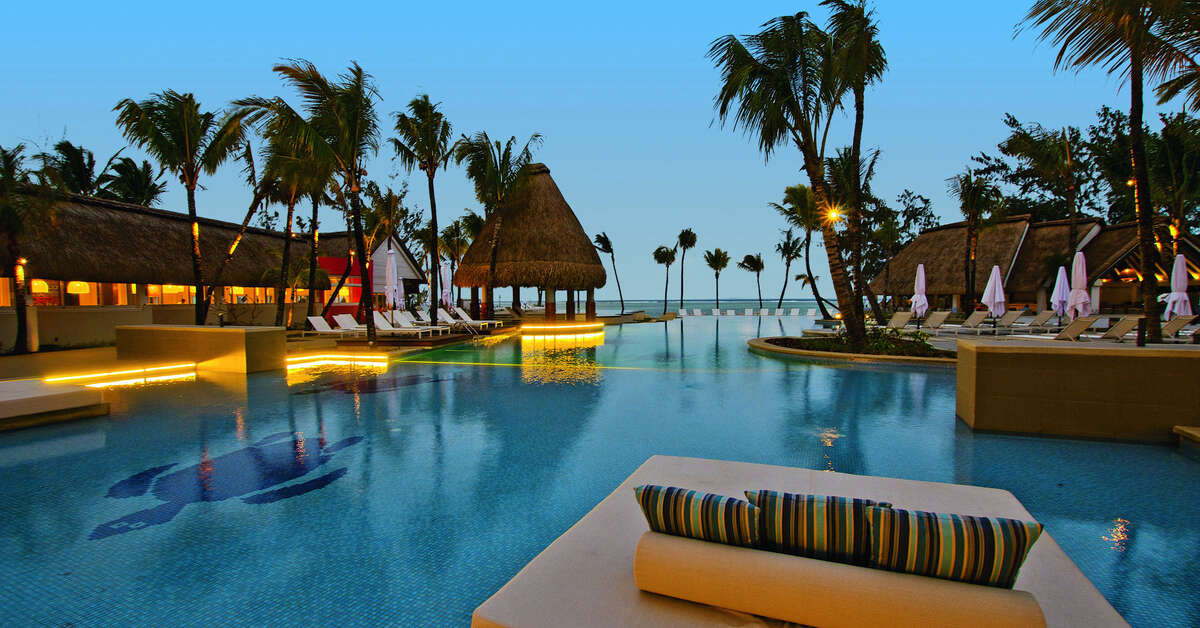 Een foto van het zwembad bij Ambre Resort & Spa