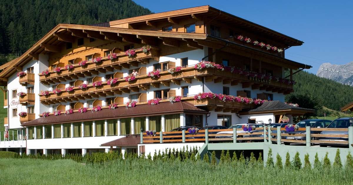 Een foto van de buitenkant van Hotel Bergland & Obertuschenhof